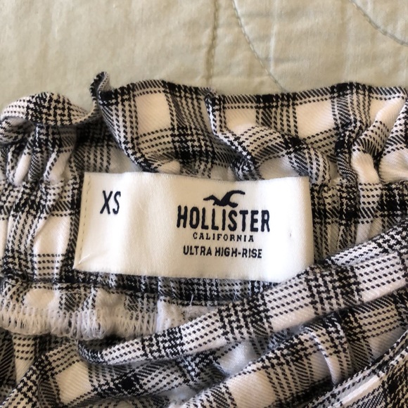 Hollister Ultra High-rise Paperback Waist Short Size XS - Picture 3 of 3